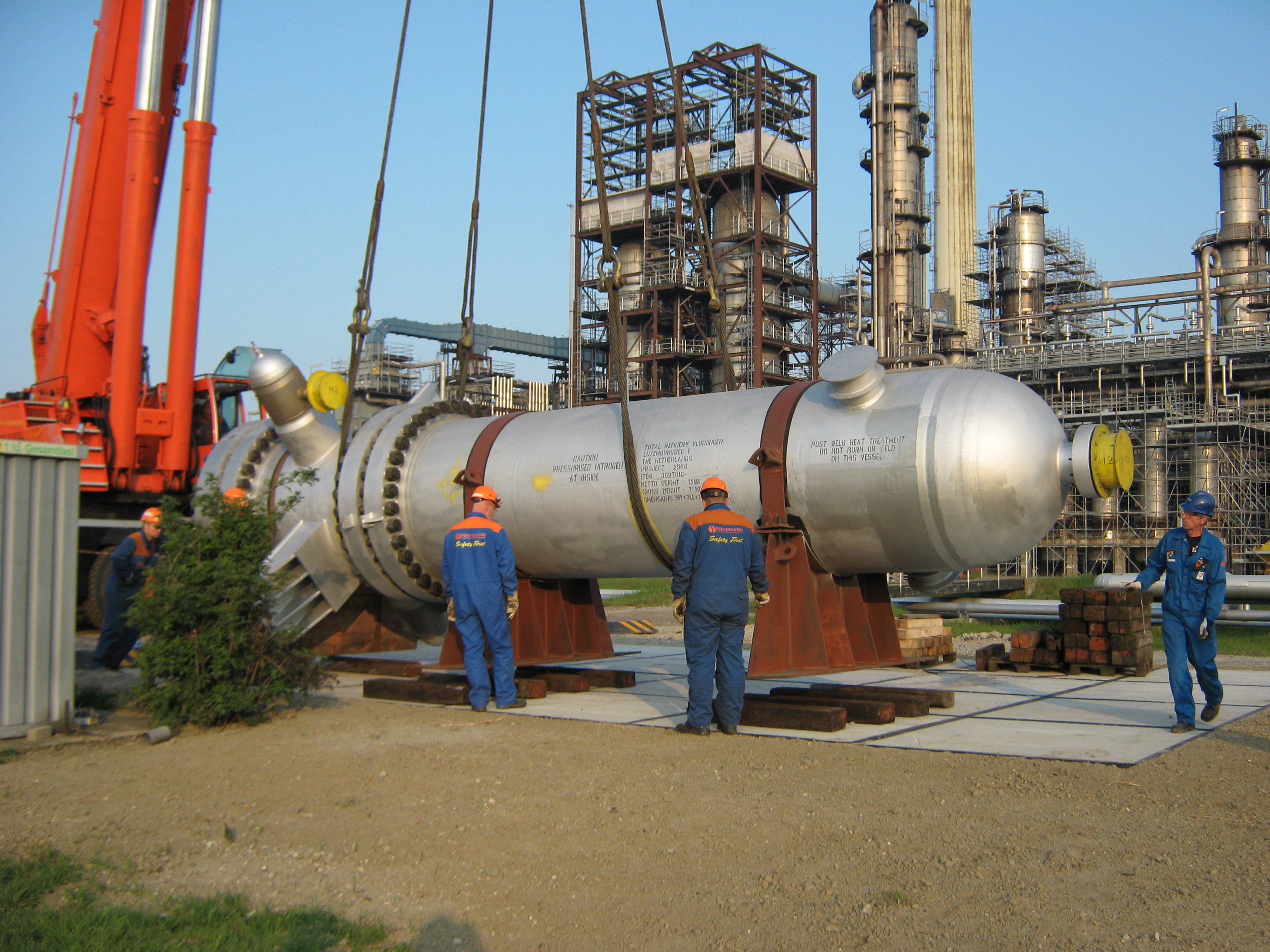 Shell & tube heat exchanger for hydrocracking process
